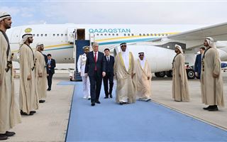 Глава государства прибыл с официальным визитом в Объединенные Арабские Эмираты