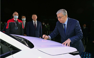 Президент посетил завод и запустил мелкоузловое производство автомобилей Kia