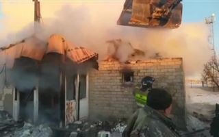 Военнослужащий КНБ спас двоих детей из горящего дома в Акмолинской области