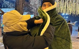 «Это, случайно, не Ерке Есмахан?»: фото казахстанского файтера с девушкой обсуждают в соцсетях