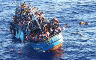 Десятки мигрантов утонули после кораблекрушения у побережья Италии 