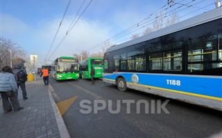 В Алматы произошло ДТП с участием автобусов