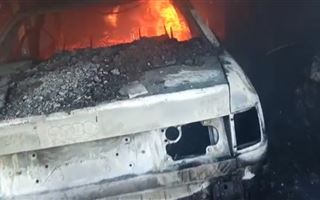 Две машины и гараж сгорели в СКО