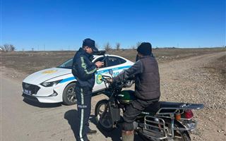 В Акмолинской области полицейские задержали пьяного мотоциклиста без прав