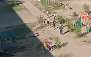 В ЗКО произошла потасовка со стрельбой на детской площадке 