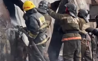 В Караганде в результате пожара сгорел склад макулатуры