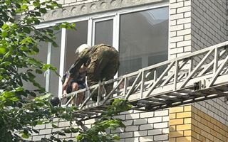 В Уральске из горящего дома эвакуировали детей