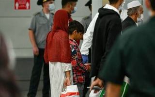 Казахстанку с 4 детьми эвакуировали из Сирии на родину