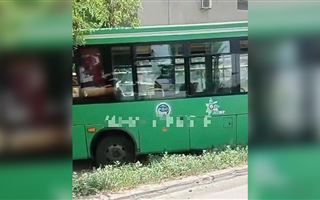 В Алматы в ДТП попал пассажирский автобус