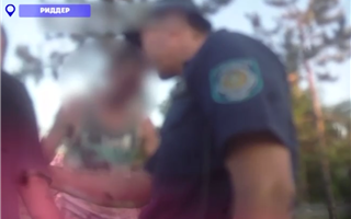 Полицейские опубликовали расширенное видео, на котором их сотрудник брызнул в лицо гражданина из баллончика