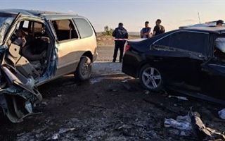 Шесть человек разбились в аварии на трассе в Карагандинской области 