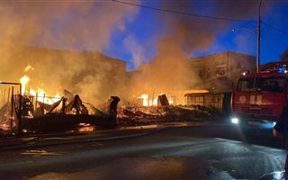 В Акмолинской области произошел крупный пожар в летнем кафе