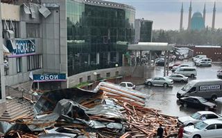 В Павлодаре продолжают отключать электроэнергию после прошедшего урагана 