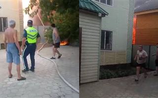 Акмолинские полицейские спасли двух детей из горящего дома
