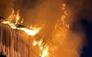 В Актобе спасатели потушили огонь в производственном цехе
