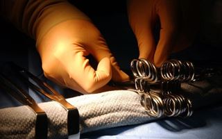 В Новой Зеландии хирурги забыли внутри женщины 17-сантиметровый инструмент
