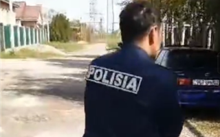 Скандал с пьяным дебоширом в форме прокомментировали в полиции Алматинской области