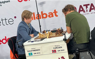 "Чемпион понёс заслуженное наказание" - казахстанец победил лучшего шахматиста мира