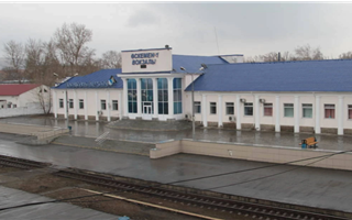 В Усть-Каменогорске полицейские оцепили железнодорожный вокзал