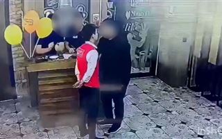 В Актобе мужчина жестоко избил менеджера ресторана 