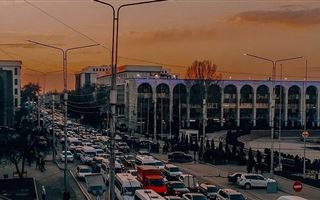 В Кыргызстане уволят 202 чиновников за связь с криминальным авторитетом