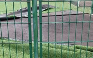 Ветер снова сорвал покрытие с детской площадки в Караганде