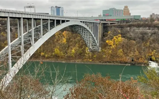 На мосту через Ниагарский водопад, соединяющем США и Канаду, произошел взрыв