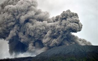 В Индонезии в результате извержения вулкана погибли 11 человек