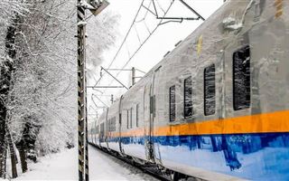 Пассажирские поезда массово задерживаются в Казахстане из-за чрезвычайной ситуации 