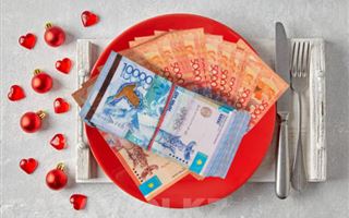 Икорная закуска и суррогаты: во сколько обойдется казахстанцам новогодний стол