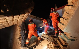В Китае число погибших в результате землетрясения увеличилось до 131 человек