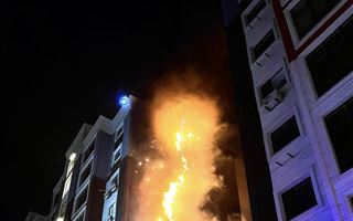 Девятиэтажка вспыхнула в новогоднюю ночь в Актау
