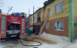 В СКО пожарные вывели из горящего дома тринадцать человек