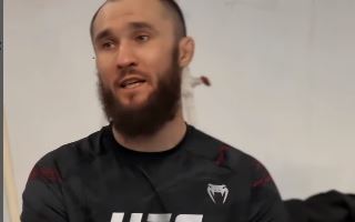 Боец UFC "раскидал" на ковре казахстанских военных - видео