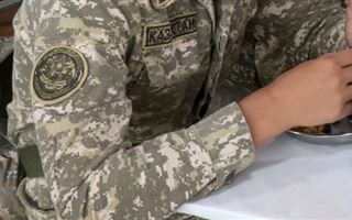 Военнослужащего оштрафовали за грубое нарушение устава в Актау