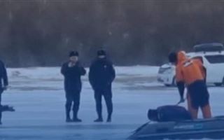В Атырау погиб водитель, провалившись под лед