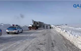 В Актюбинской области уменьшается количество сломанных большегрузов на трассе