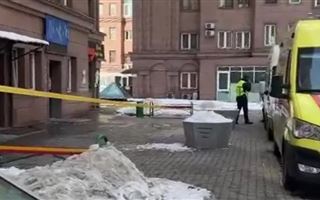 В Алматы женщина выпала с 12-го этажа жилого комплекса 
