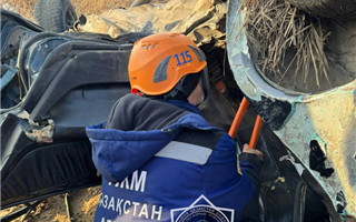 Водителя вырезали из автомобиля спасатели в Алматинской области