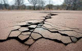 Специалисты обследовали участки дорог после землетрясения в Абайской области