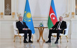 Глава государства провел переговоры с президентом Азербайджана