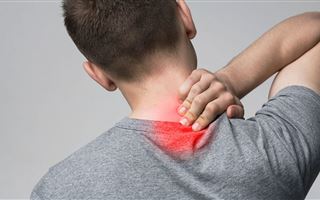 Чем может быть опасна застуженная спина, рассказал врач