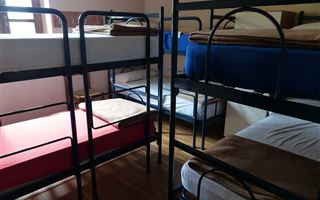 "Устроили незаконно": алматинцы требуют закрыть хостел в их доме