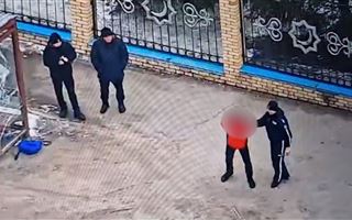 В Петропавловске задержали мужчину, разбившего две остановки