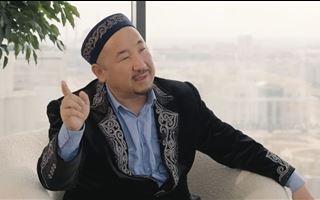 Знаменитый имам-тиктокер призвал казахстанцев «не жениться на апашках»