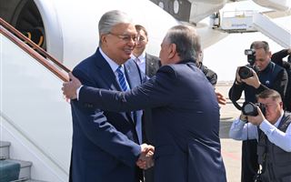 Токаев прибыл в Узбекистан с рабочим визитом