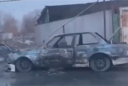 В Алматы из-за бензонасоса воспламенился и полностью сгорел автомобиль