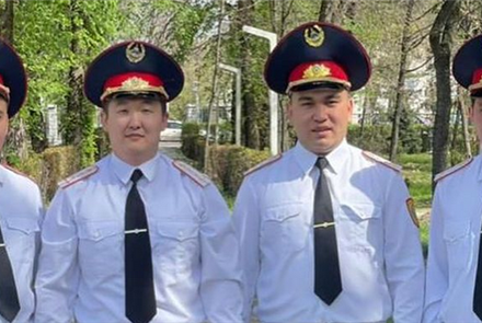 Лейтенант спас двух раненых коллег из горящего здания в Талдыкоргане 