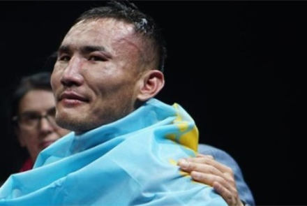 Прямая трансляция боя казахстанского боксера Каната Ислама против британца Джимми Келли за чемпионский пояс