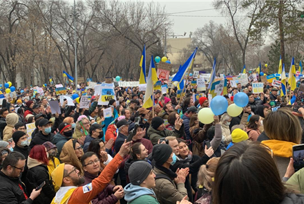 LIVE: Как проходит алматинский митинг против войны в Украине 